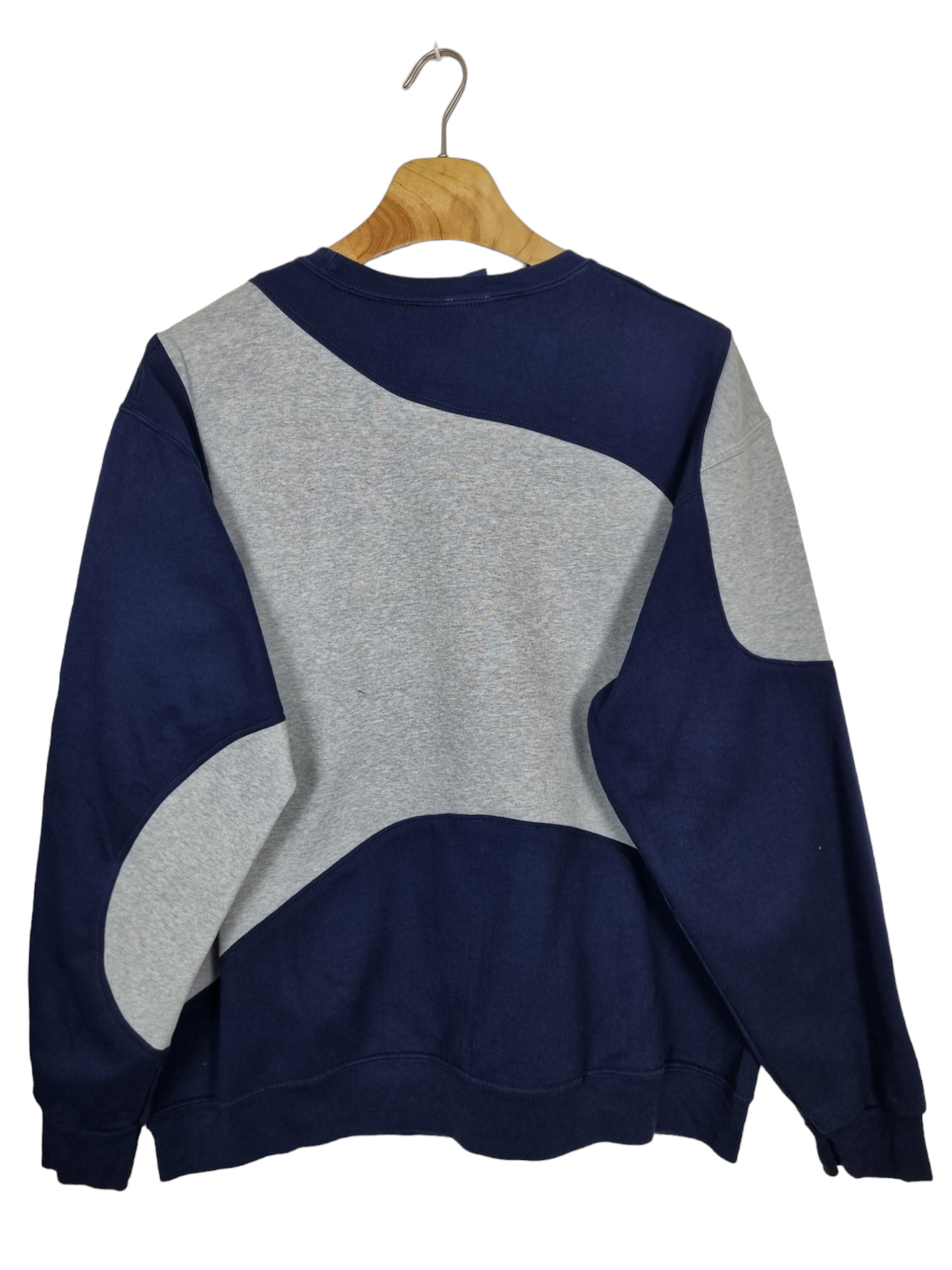 Nike chest swoosh sweater maat M