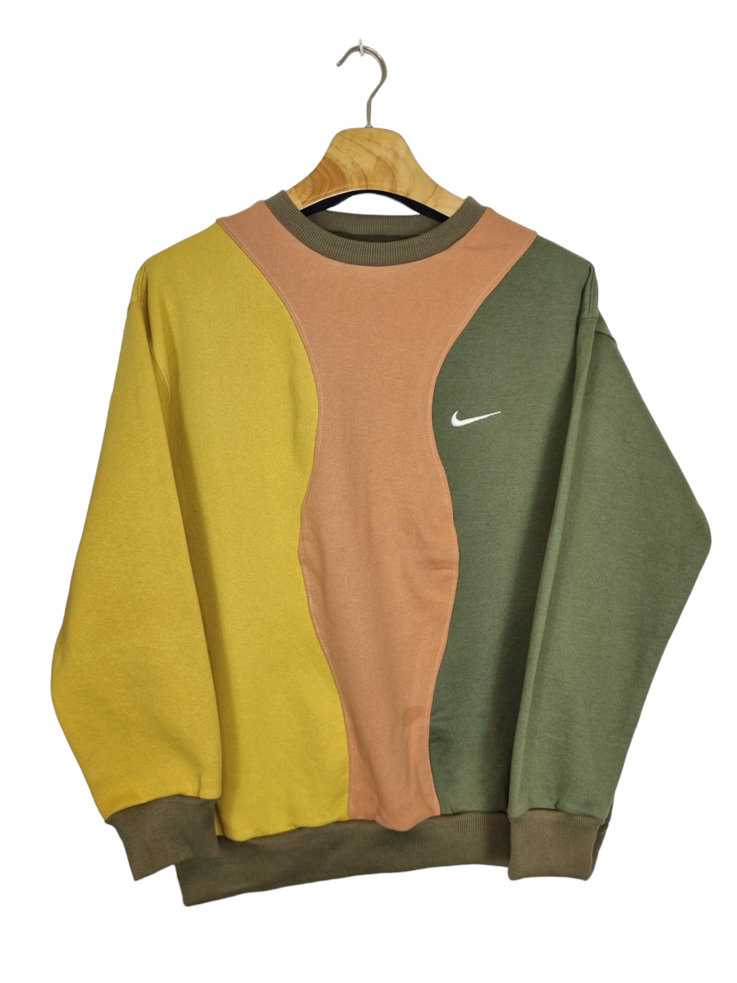 Nike chest swoosh sweater maat M