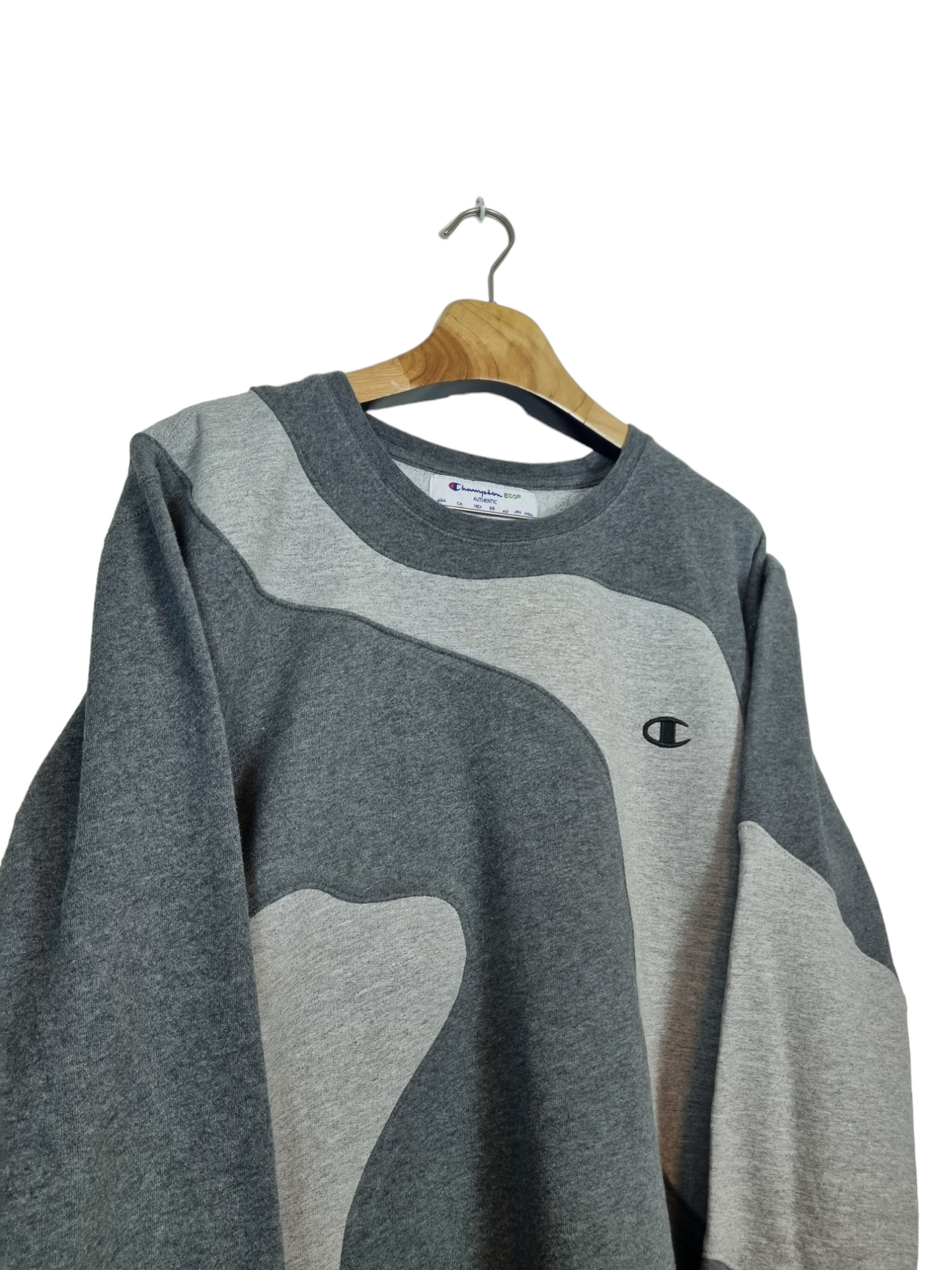 Champion chest logo sweater maat L