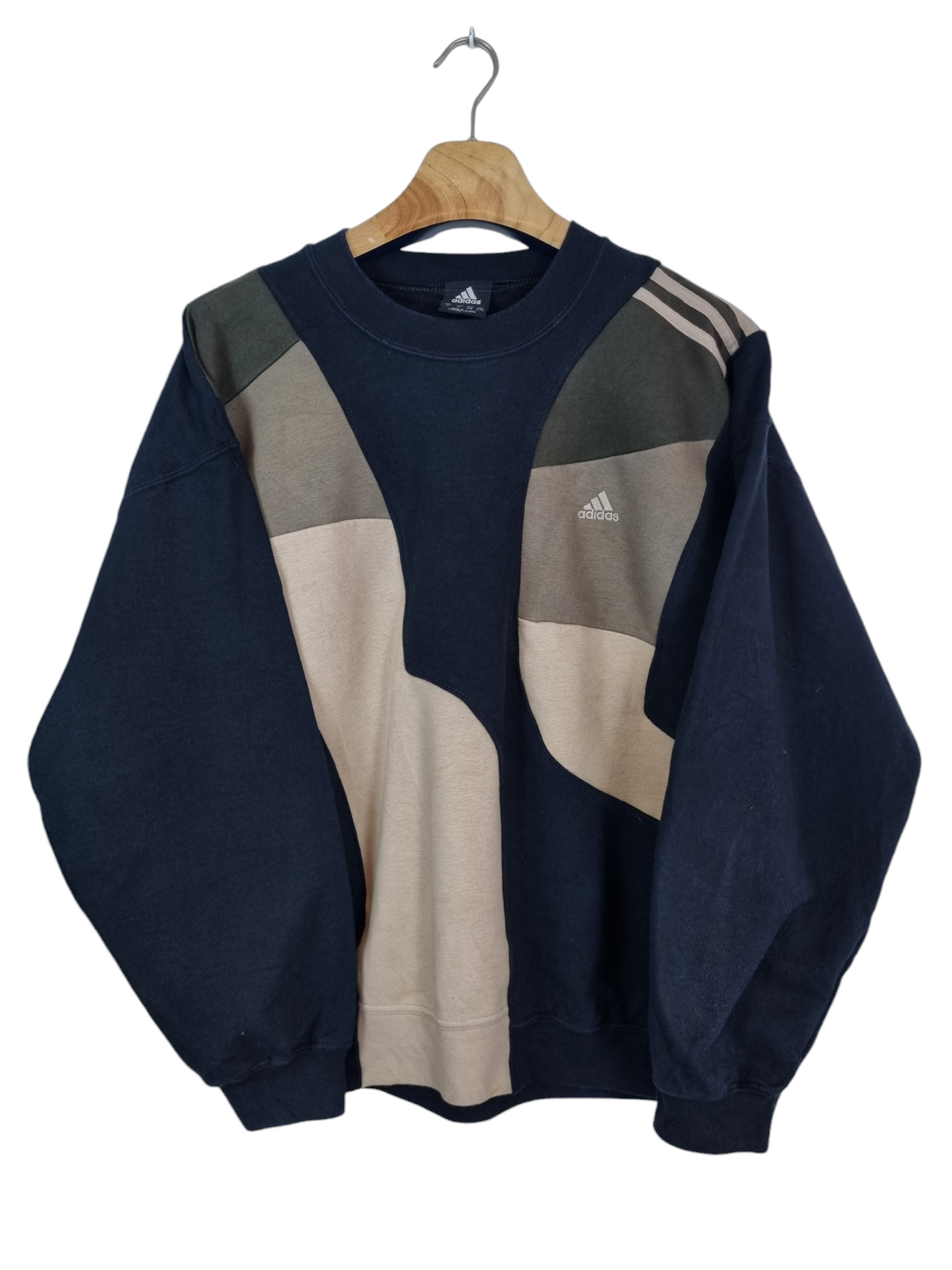 Adidas chest logo sweater maat L