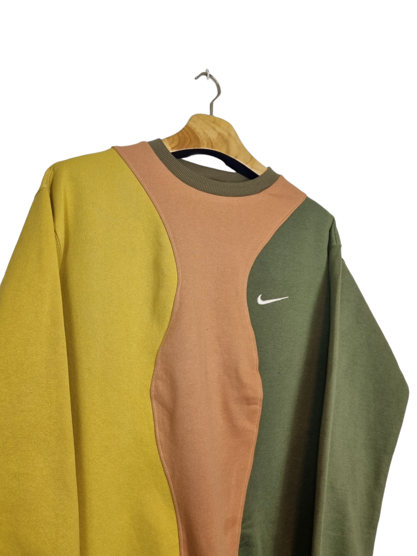 Nike chest swoosh sweater maat M