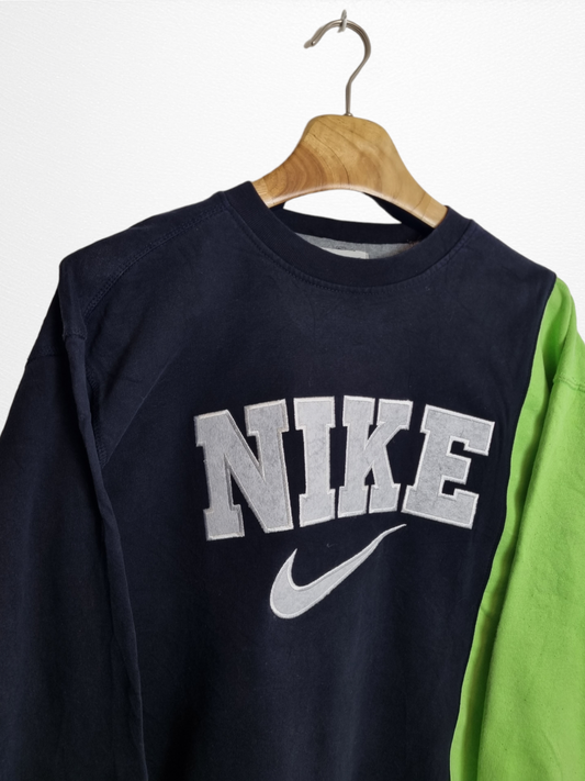 Nike spel out sweater maat M