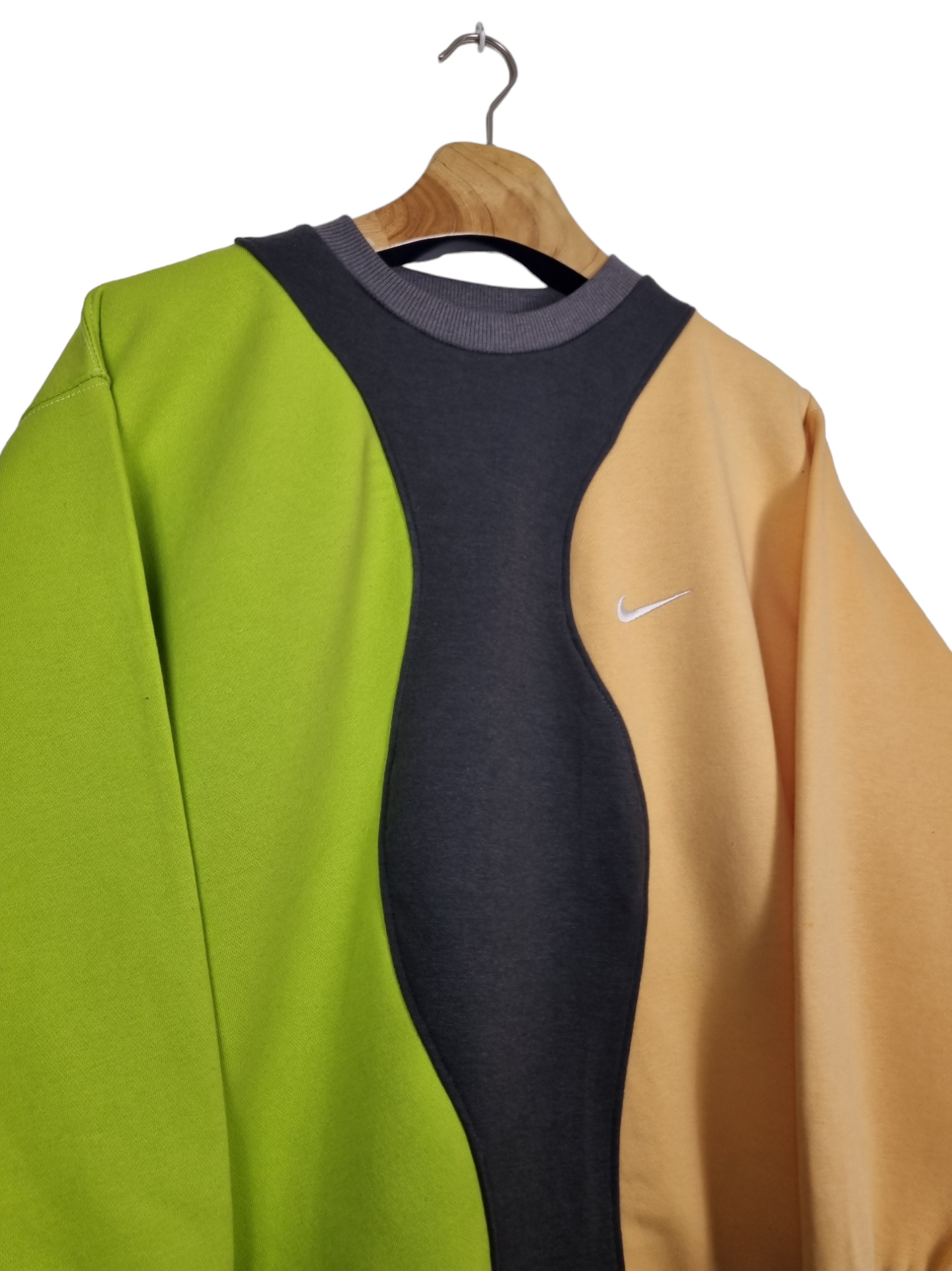 Nike chest swoosh sweater maat M