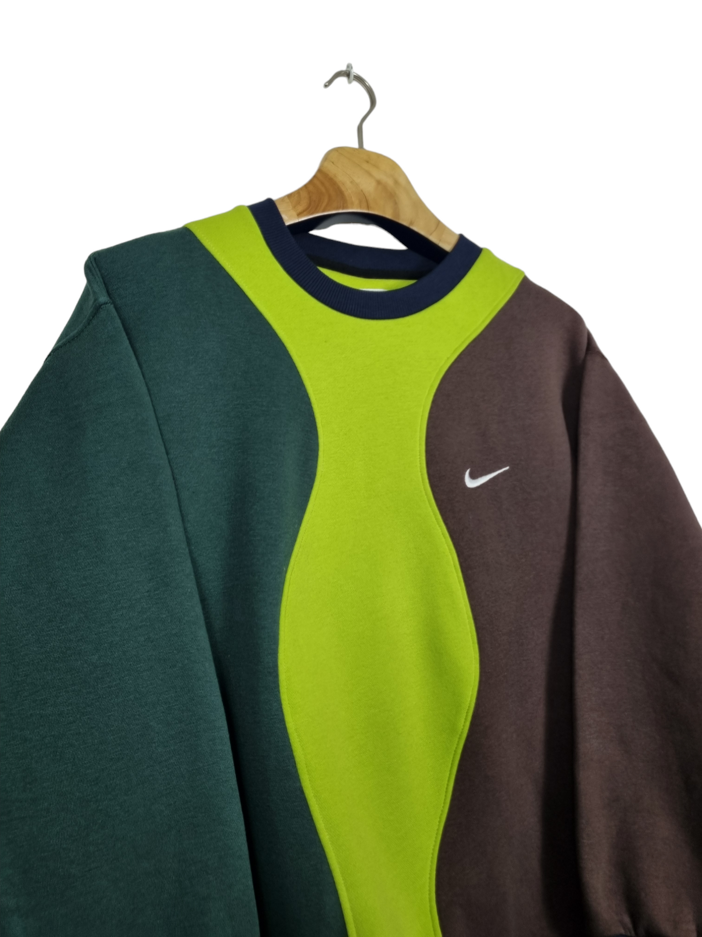 Nike chest swoosh sweater maat M