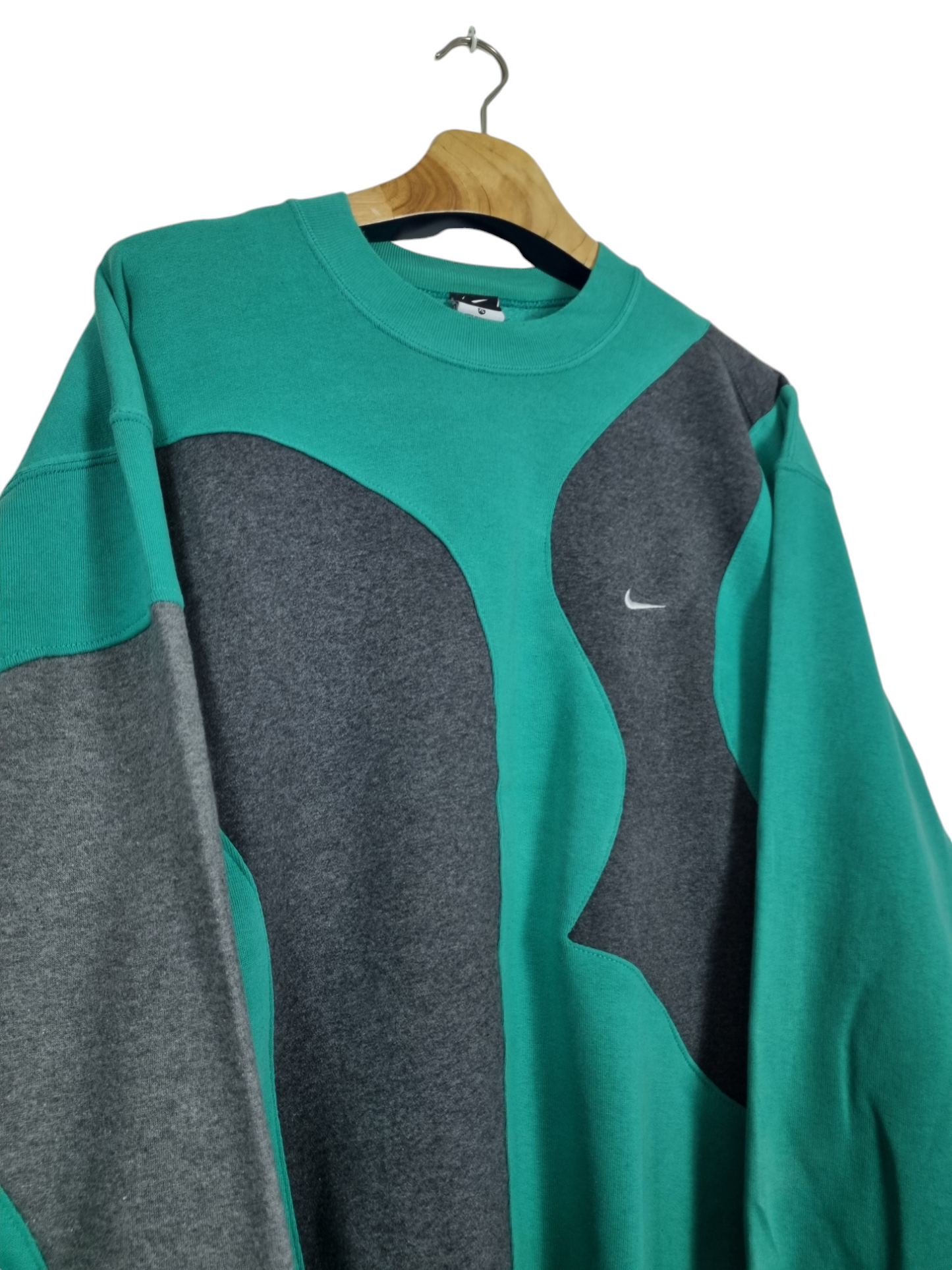 nike chest logo sweater maat L