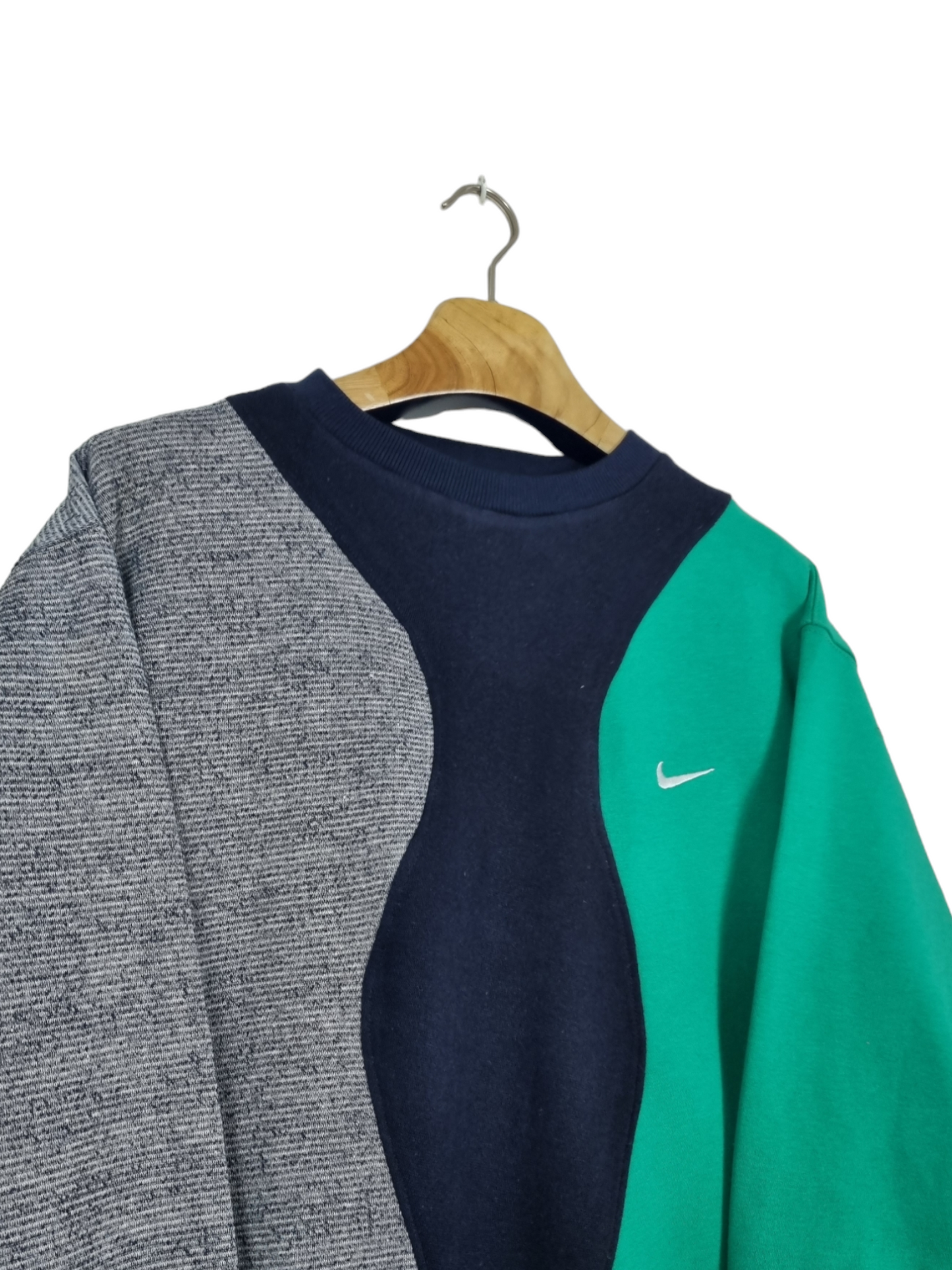 Nike chest swoosh sweater maat M