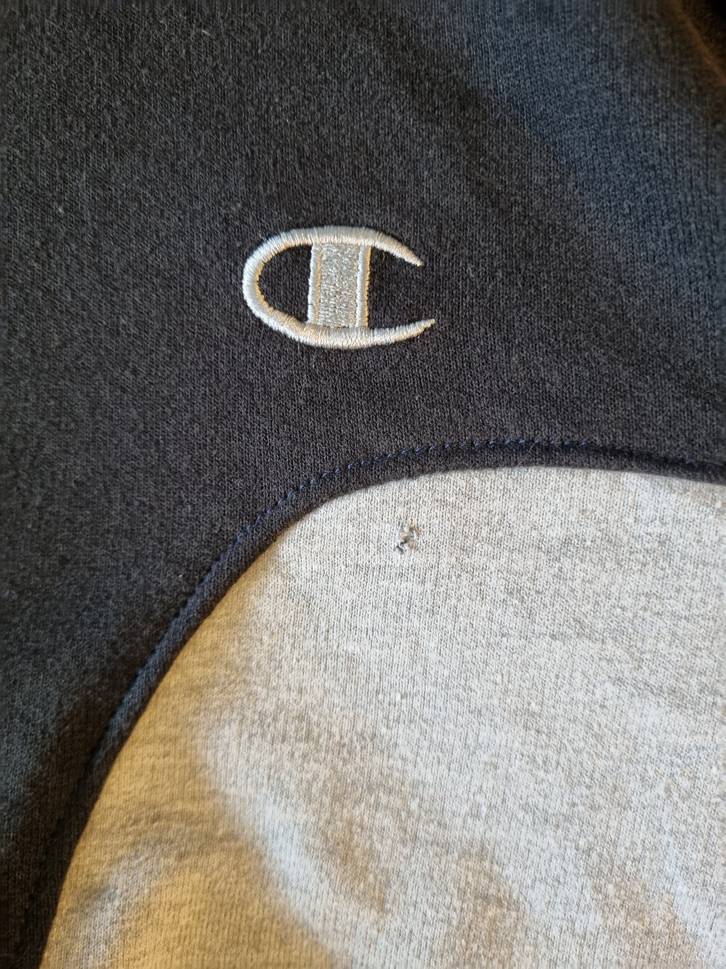 Champion chest logo hoodie maat S