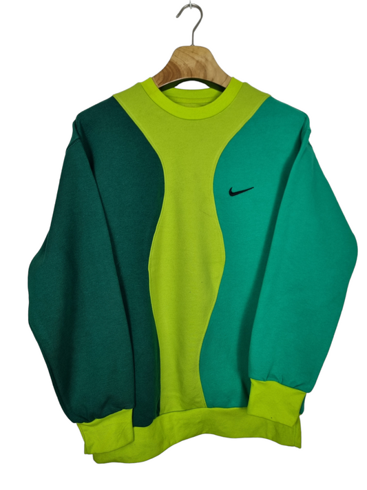 Nike chest swoosh sweater maat M