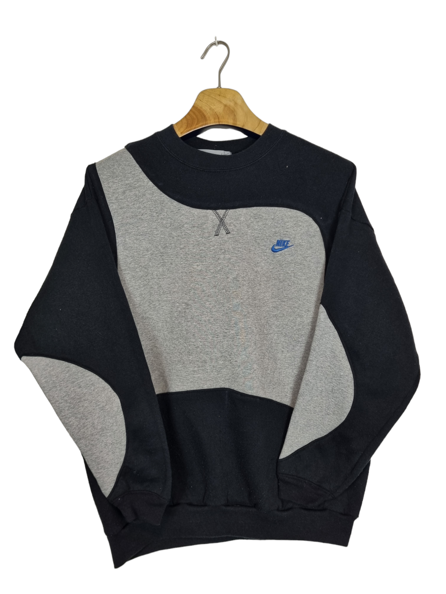 Nike chest logo sweater maat M