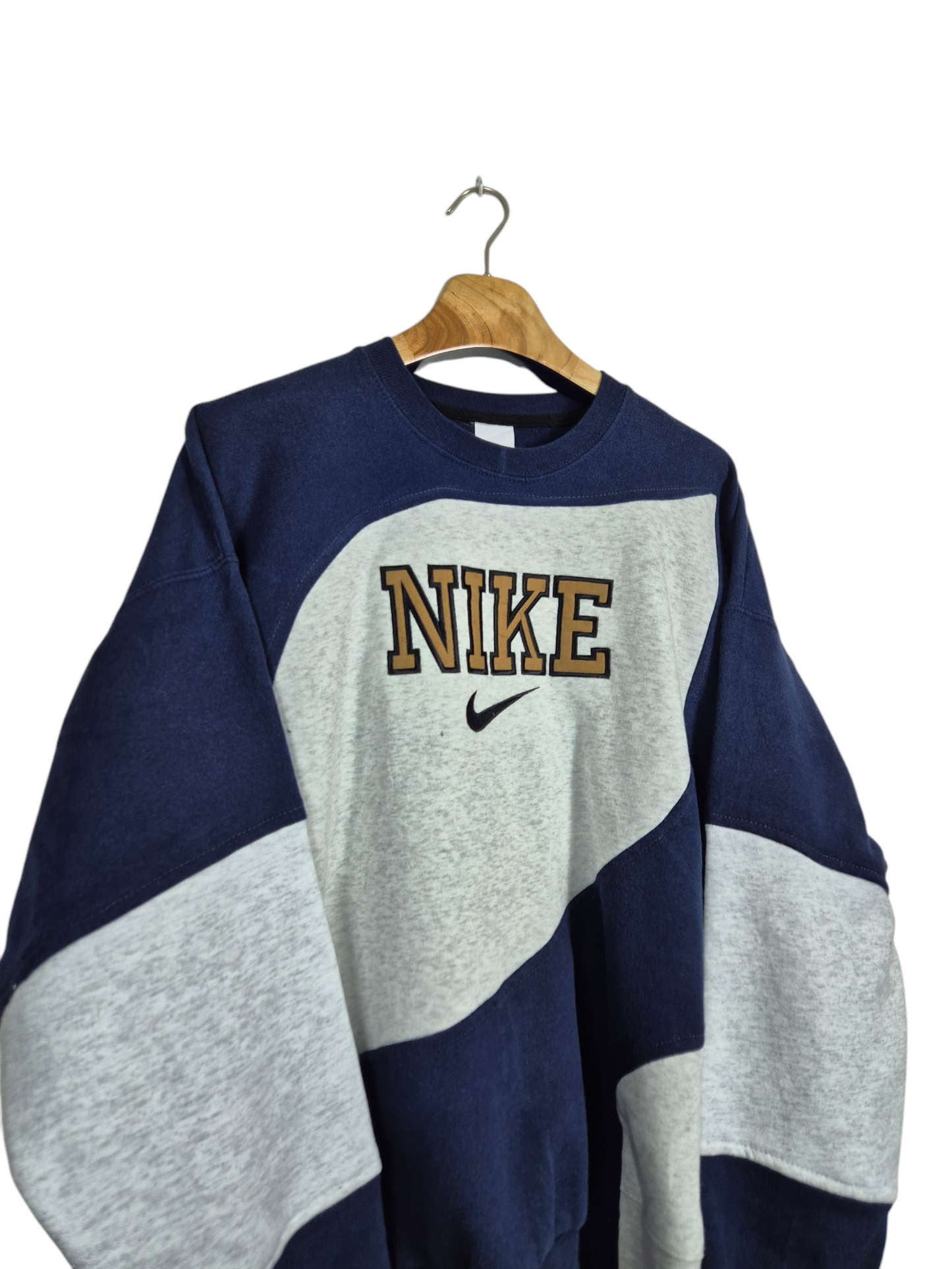 Nike 90s spell out sweater maat L