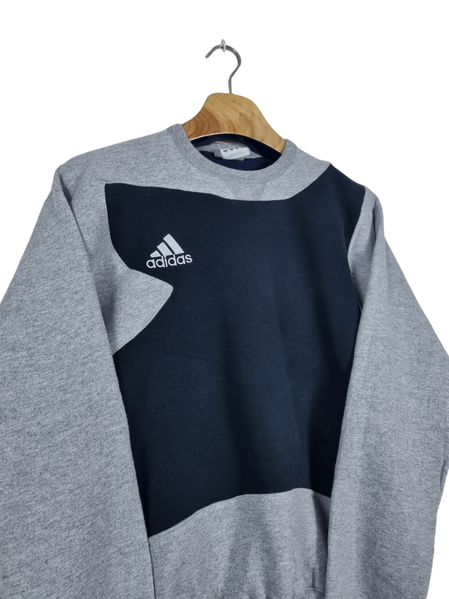 Adidas chest logo sweater maat S