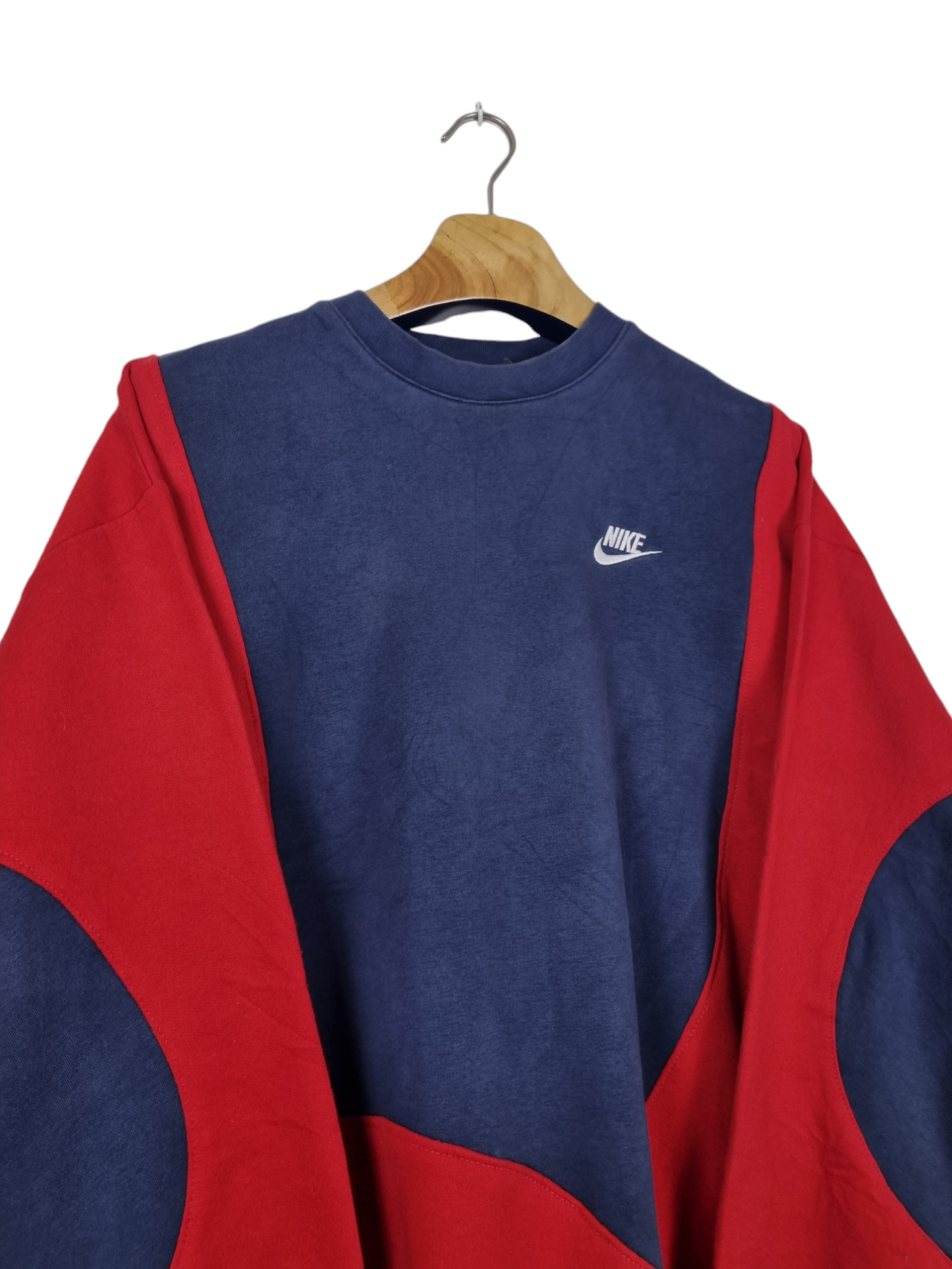 Nike chest logo sweater maat M