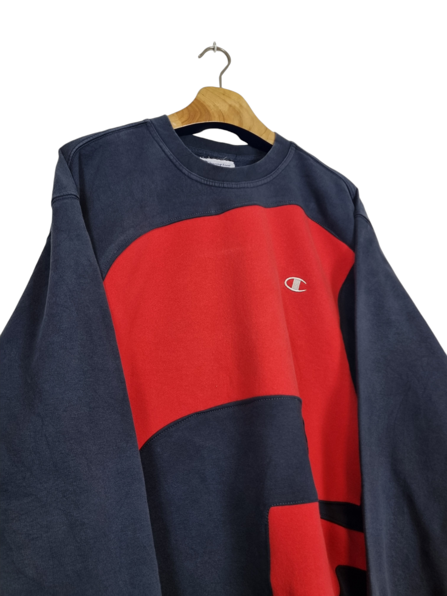 Champion chest logo sweater maat L