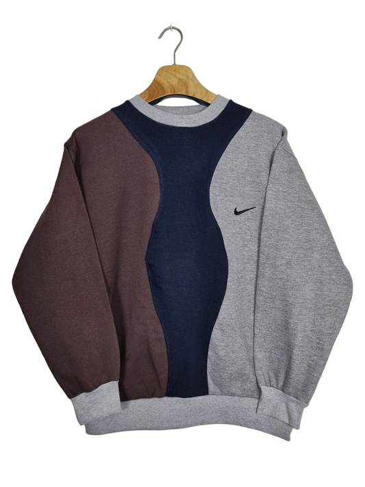 Nike chest swoosh sweater maat M