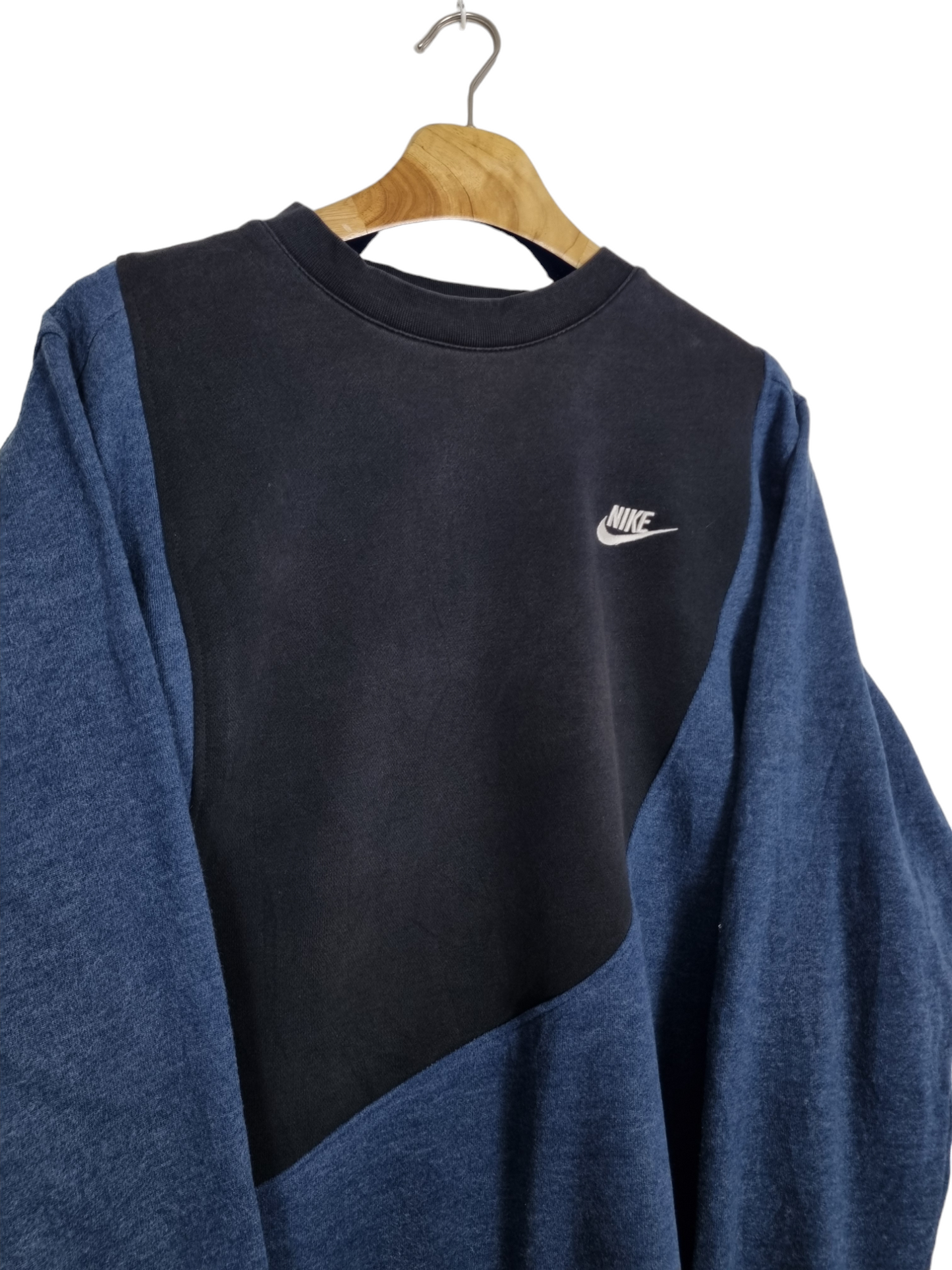 Nike chest logo sweater maat M