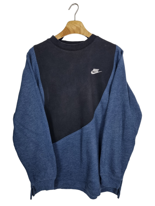 Nike chest logo sweater maat M