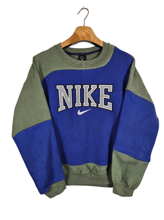 Nike spell out sweater maat S