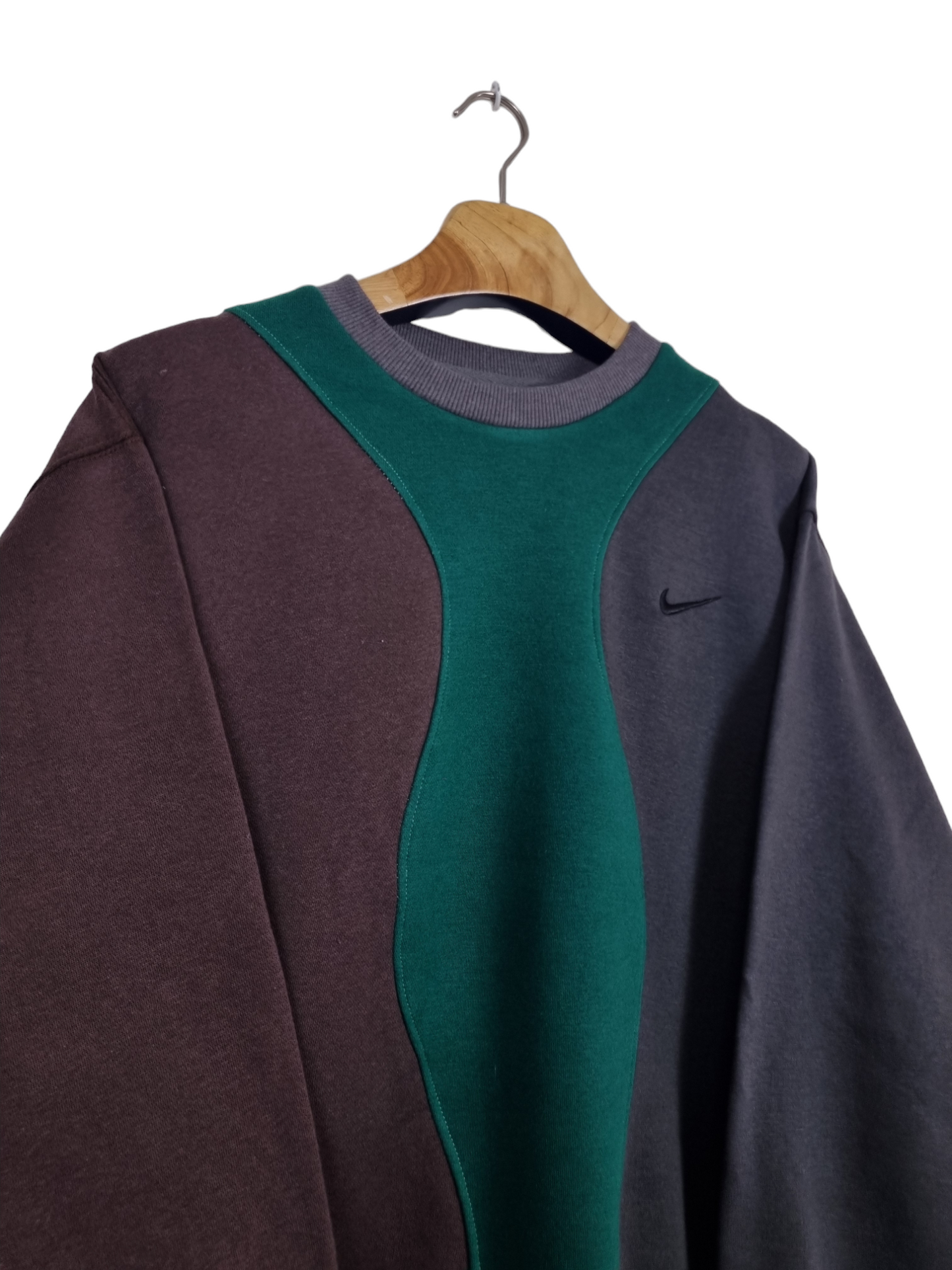 Nike chest swoosh sweater maat M