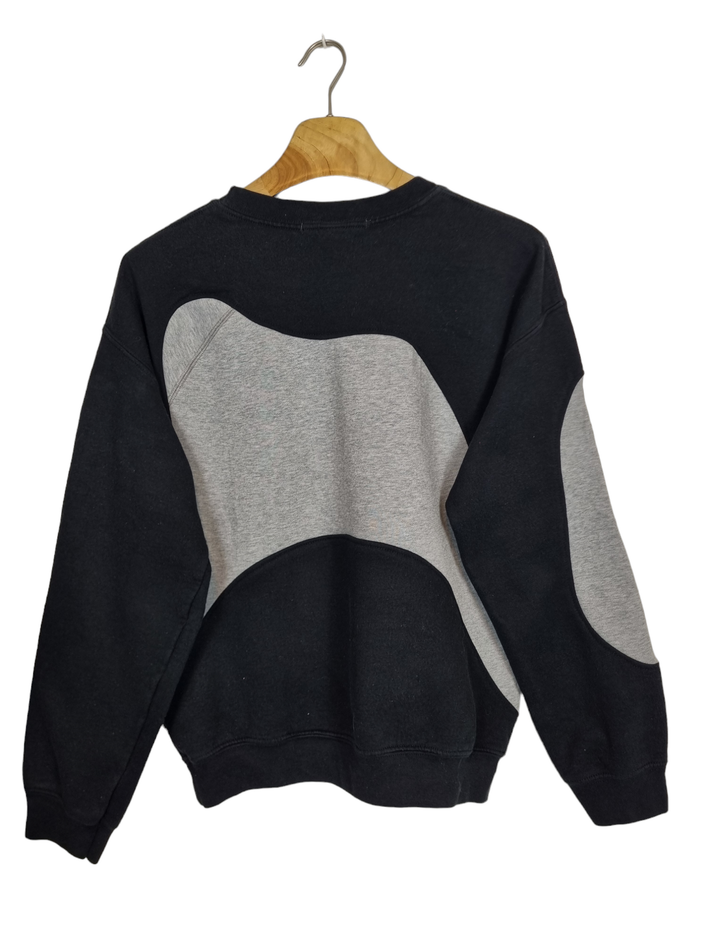 Nike chest logo sweater maat S