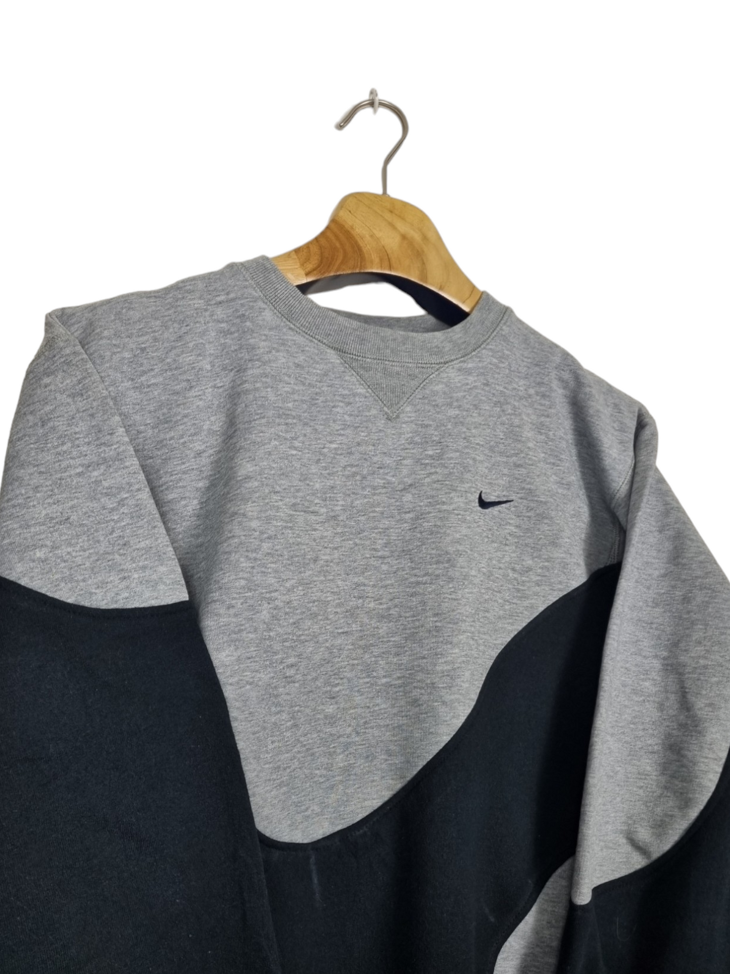 Nike chest swoosh sweater maat S