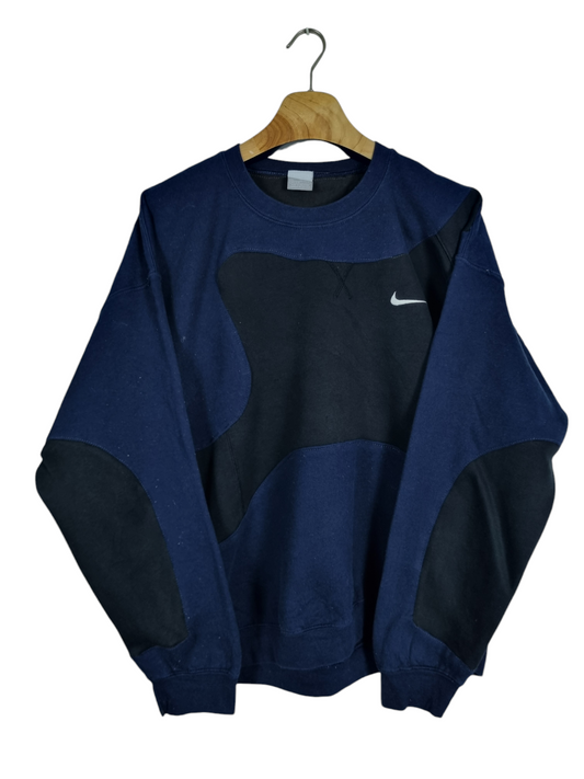 Nike chest swoosh sweater maat M