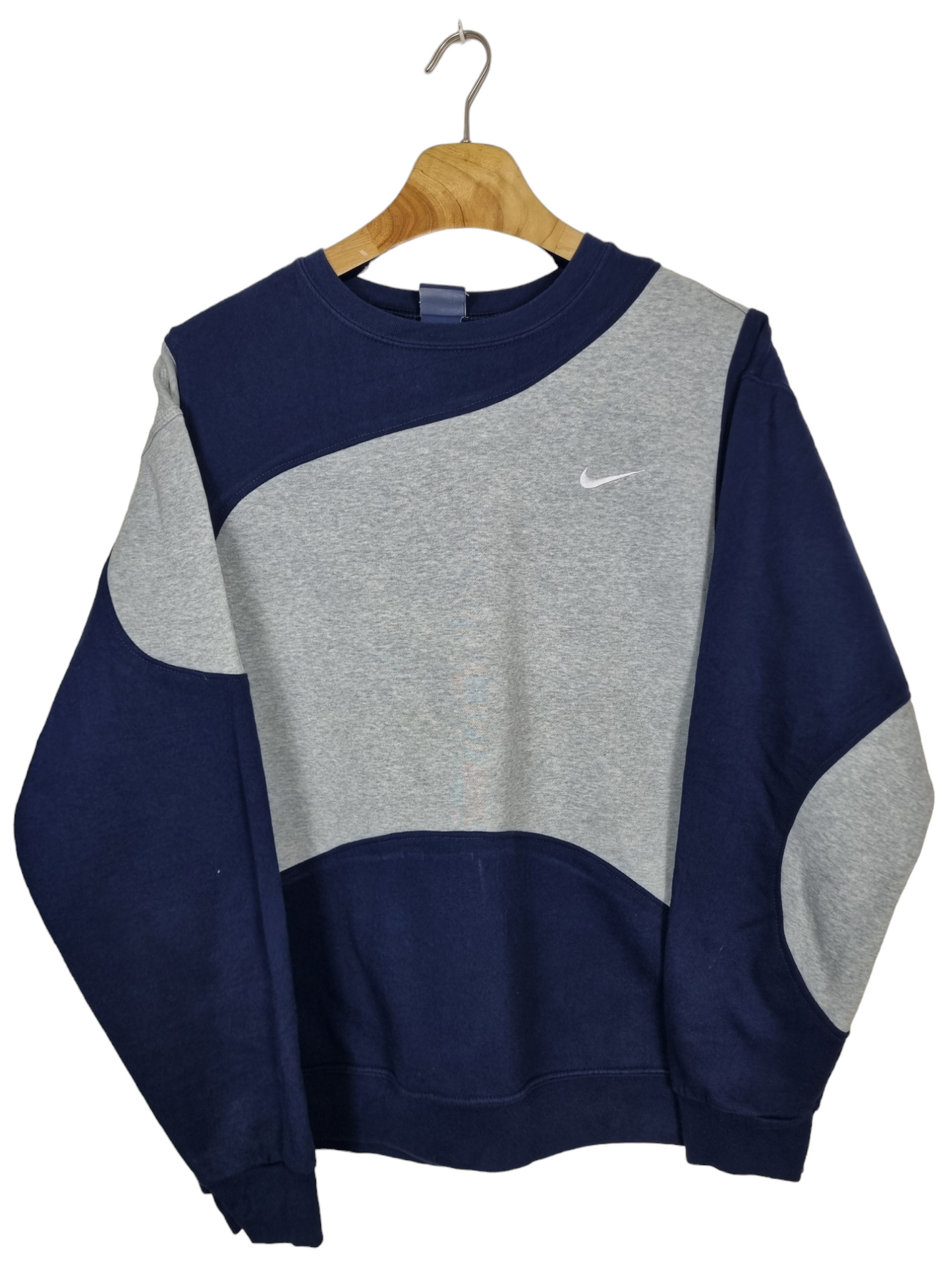 Nike chest swoosh sweater maat M