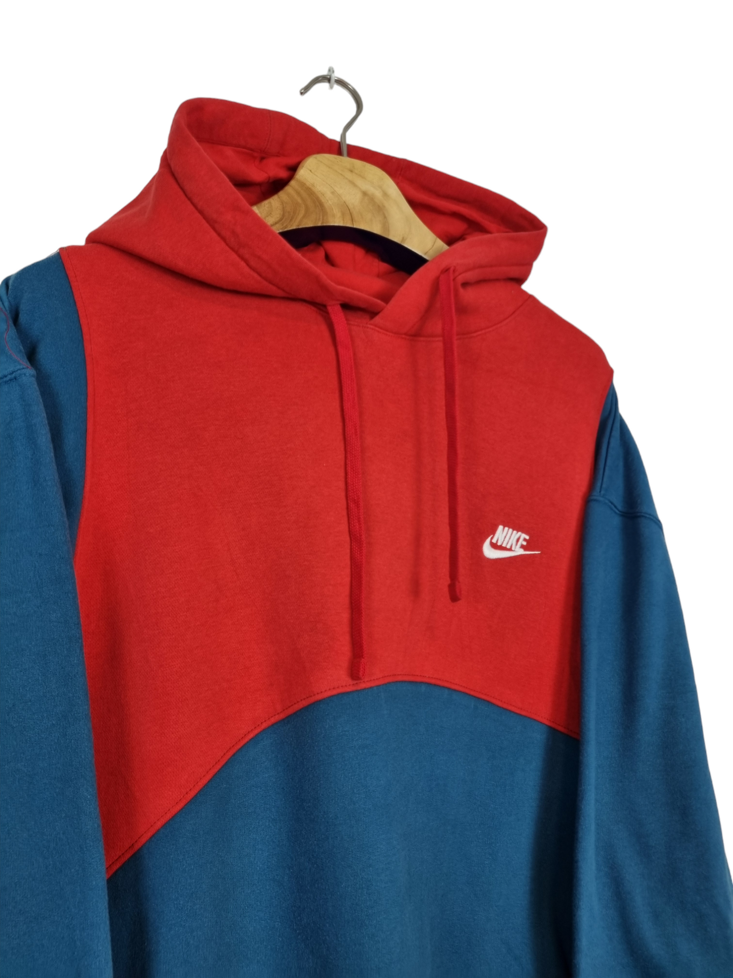 Nike chest logo hoodie maat M